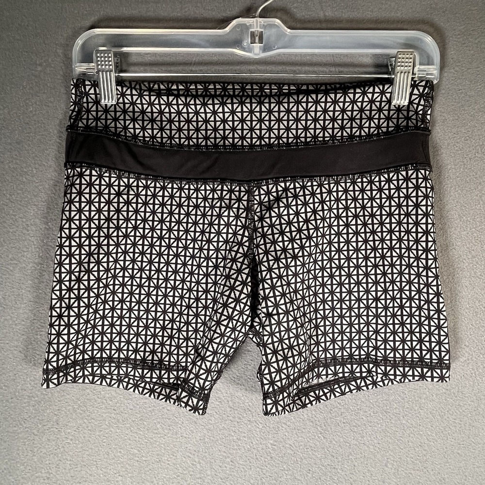 Lululemon Groove Short  Tri Geo Silver Spoon Black Sz 6 Black And Grey